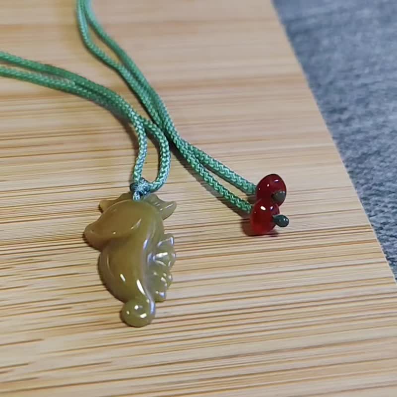 【亲翠】天然翡翠 冰油黄可爱小海马调整式绳链 - 项链 - 玉石 橘色