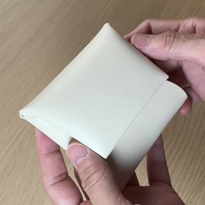 【开运】超轻巧 精简短夹 (钞票直放 曲直两款 夹片多色) - 皮夹/钱包 - 人造皮革 