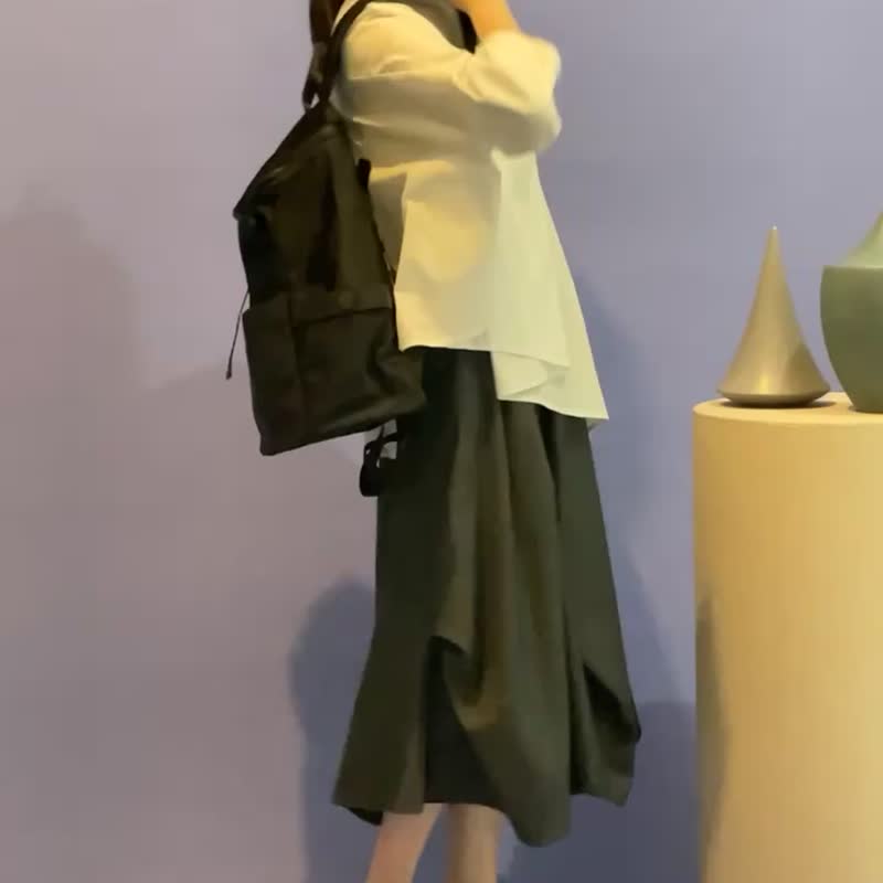 扣饰-多功能收纳大后背包-黑色 - 后背包/双肩包 - 真皮 黑色