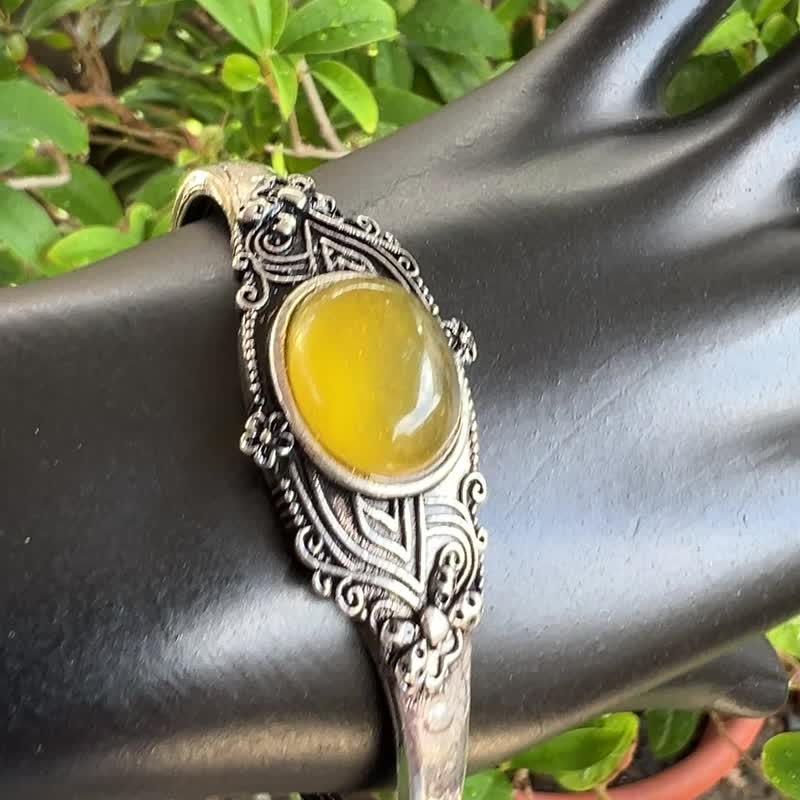 Amber 琥珀 缅甸金珀 复古银镶手环 16.7克 椭圆形琥珀 山奇艺术 - 手链/手环 - 半宝石 多色
