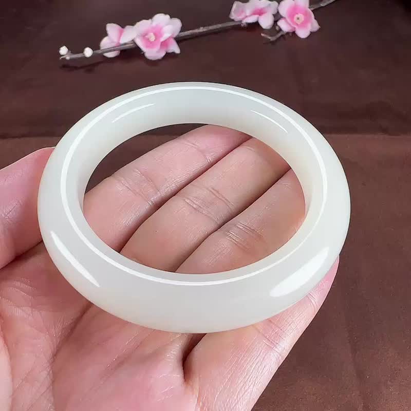 天然新疆和田玉羊脂玉手镯圈口57mm 做工精致玉质细腻 - 手链/手环 - 玉石 
