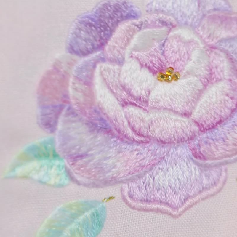 (台北8月)基础刺绣至进阶流畅渐层-紫金茶花-色铅笔感纹理 共2堂 - 编织/羊毛毡/布艺 - 棉．麻 