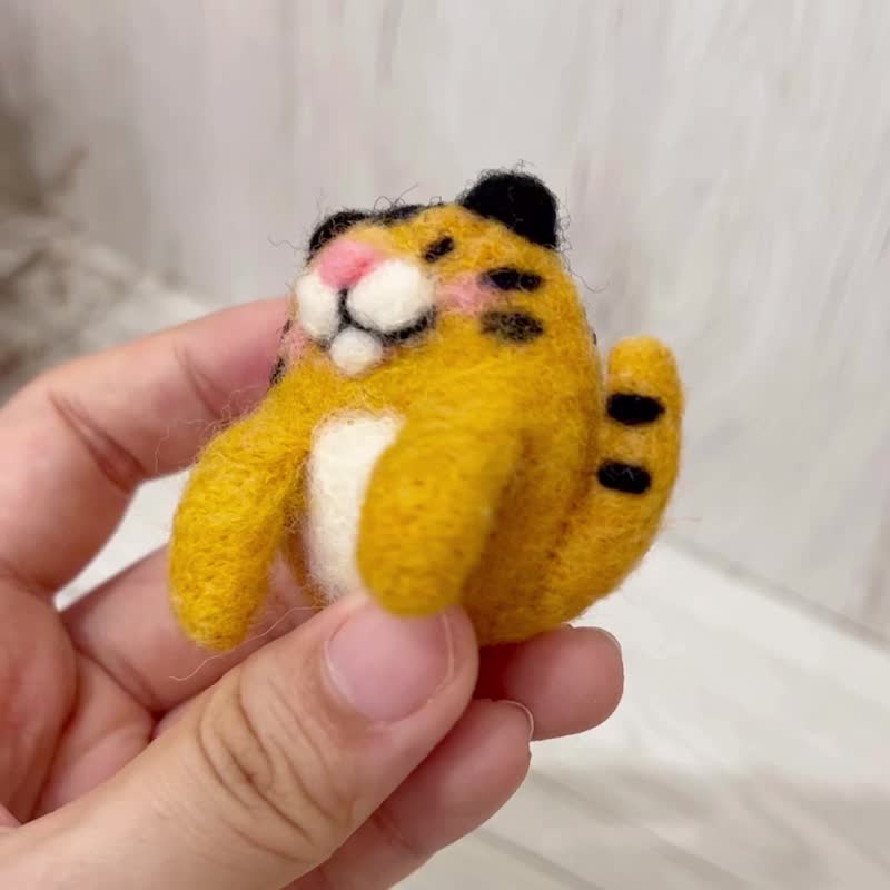 口袋小动物 黄金猎犬小太阳 小老虎 羊毛毡别针 胸针 疗愈 送礼 - 胸针 - 羊毛 黄色