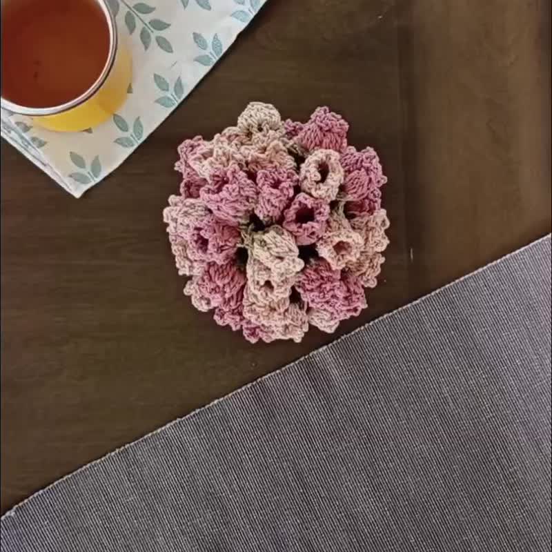 玫瑰小憩钩针花边杯垫组 / 纯棉手作 / 附花盆收纳盒 - 4入 - 摆饰 - 棉．麻 粉红色