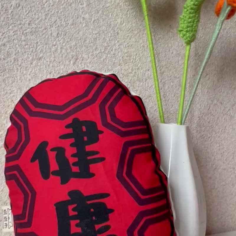 拼拼布。手作 - 红龟粿啾啾叫小抱枕 - 满月礼盒 - 棉．麻 红色