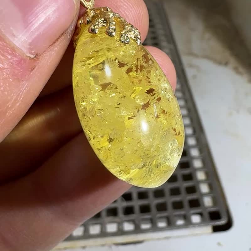 透明波罗的海琥珀吊坠 绽放璀璨光芒 手工制作天然石银饰礼品 - 项链 - 半宝石 金色