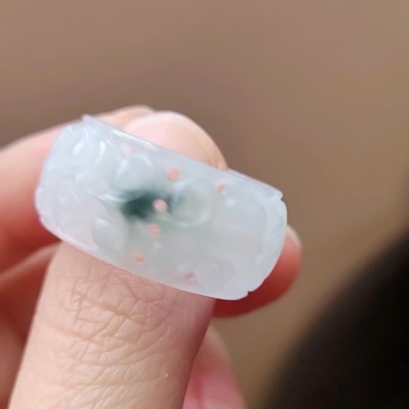 【亲翠】天然翡翠 白冰娇底一抹绿雕花20手指镯戒圈 | 精工雕花 - 戒指 - 玉石 白色