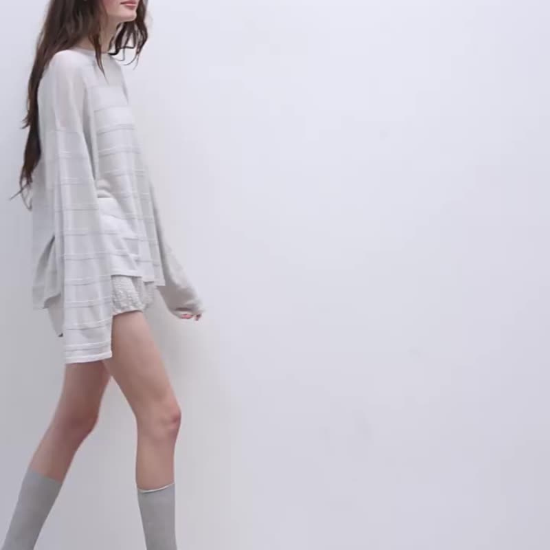 雲母白 松弛感 七彩亮絲條紋針織長袖親膚罩衫 - 女装上衣 - 其他人造纤维 白色