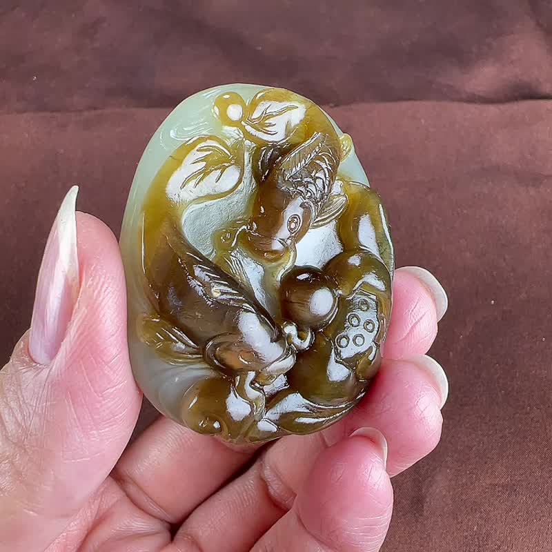 收藏级 天然俄罗斯7号矿老料和田玉碧玉俏糖年年有余吊坠 带猫眼 - 吊饰 - 玉石 