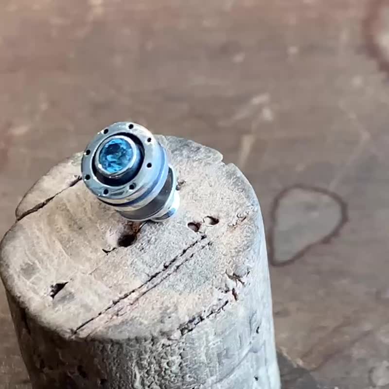 蓝托帕石/银925耳针/一只耳朵/简约/银配件男士/男士礼物/PE16 - 耳环/耳夹 - 银 银色