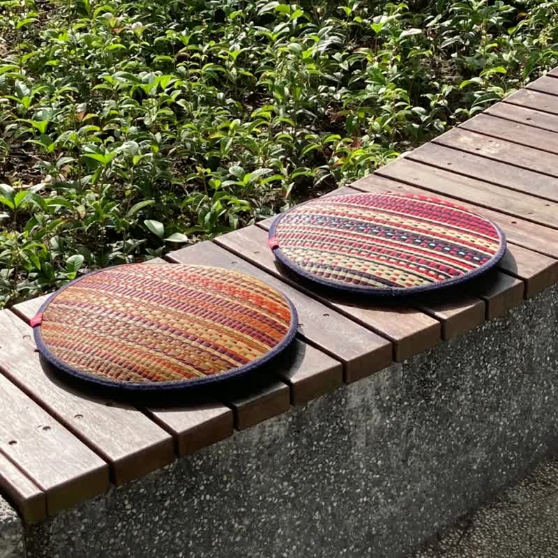 【丹宁创作】丹宁蔺草坐垫Mile 彰显个人风格的坐垫 厚垫可作椅凳 - 摆饰 - 植物．花 