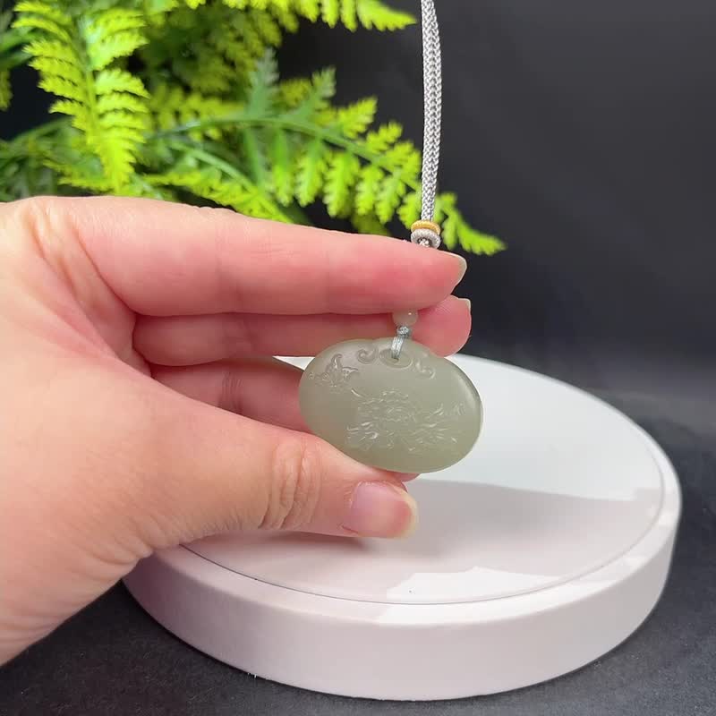 和田玉平安如意锁吊坠项錬 老料哑光湖水绿蝶念花 附证书 显气质 - 项链 - 玉石 绿色