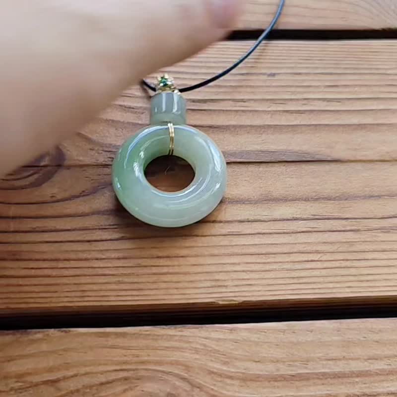 亲翠 天然翡翠 冰果绿大而清甜甜甜圈皮绳锁骨链 - 项链 - 玉石 绿色