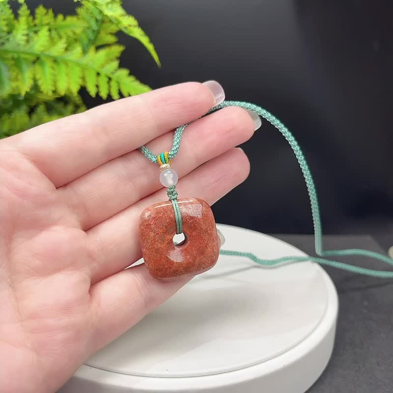天然 方形平安扣 橘色珊瑚玉吊坠 冰润草莓花菊花玉项链 开朗昂扬 - 项链 - 半宝石 橘色