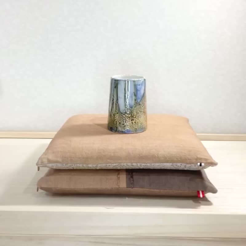 XS-Zabuton Katagami stencil Japanese Cedar and Cypres dyed Linen, 30cm / 11.8in - 枕头/抱枕 - 棉．麻 卡其色