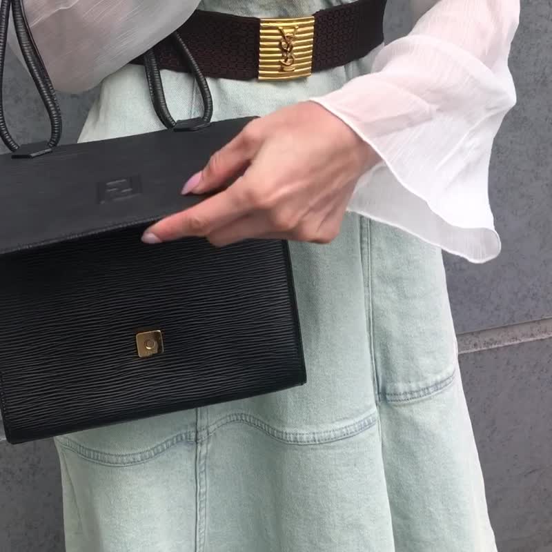 【日本直送 名牌二手包】FENDI 芬迪 手提包 黑色 Logo 皮革 压纹 迷你包 vintage 古董 h4nbvt - 手提包/手提袋 - 真皮 黑色