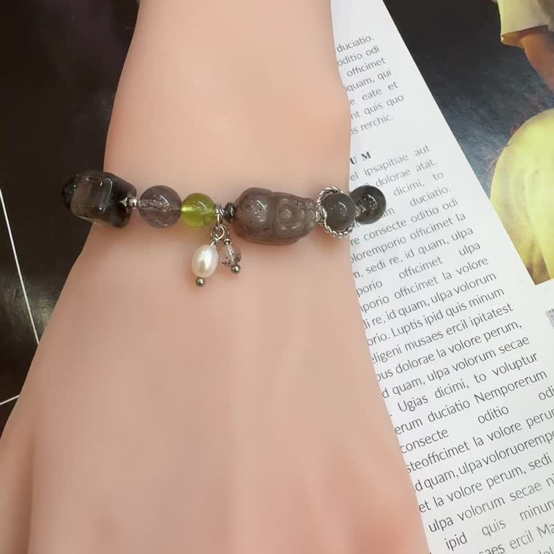 黑金骨干貔貅设计 黑羽毛极光 橄榄石 黑暴闪魔鬼海水蓝宝 招财开 - 手链/手环 - 水晶 
