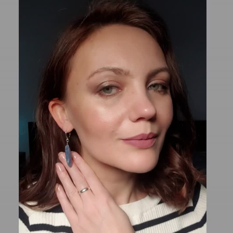 Kyanite Earrings, 925 Silver, Scorpio crystal, Capricorn gem, Christmas gift - 耳环/耳夹 - 半宝石 蓝色