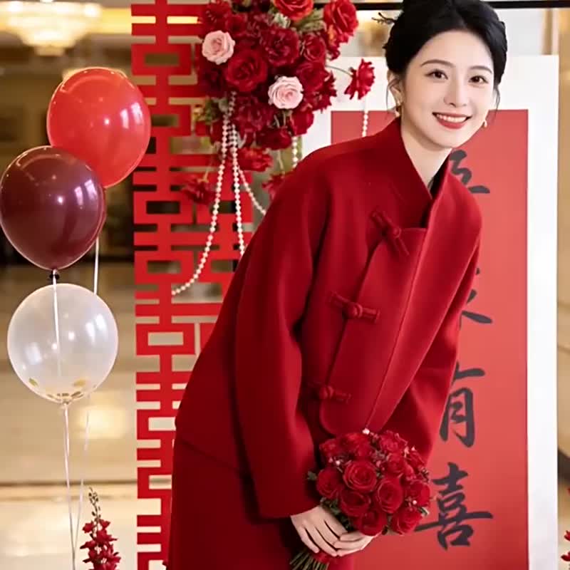 賀紅妝 紅色毛呢外套裙子套裝 新中式紅色新年戰袍 半身裙敬酒服 - 女装休闲/机能外套 - 羊毛 红色