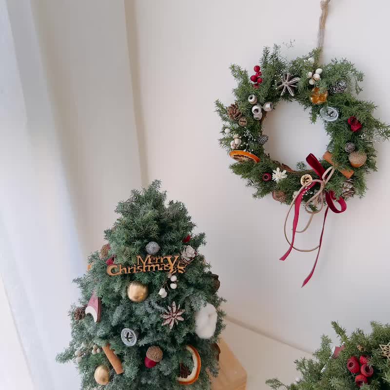 圣诞花圈。圣诞节 花圈 - 干燥花/捧花 - 植物．花 