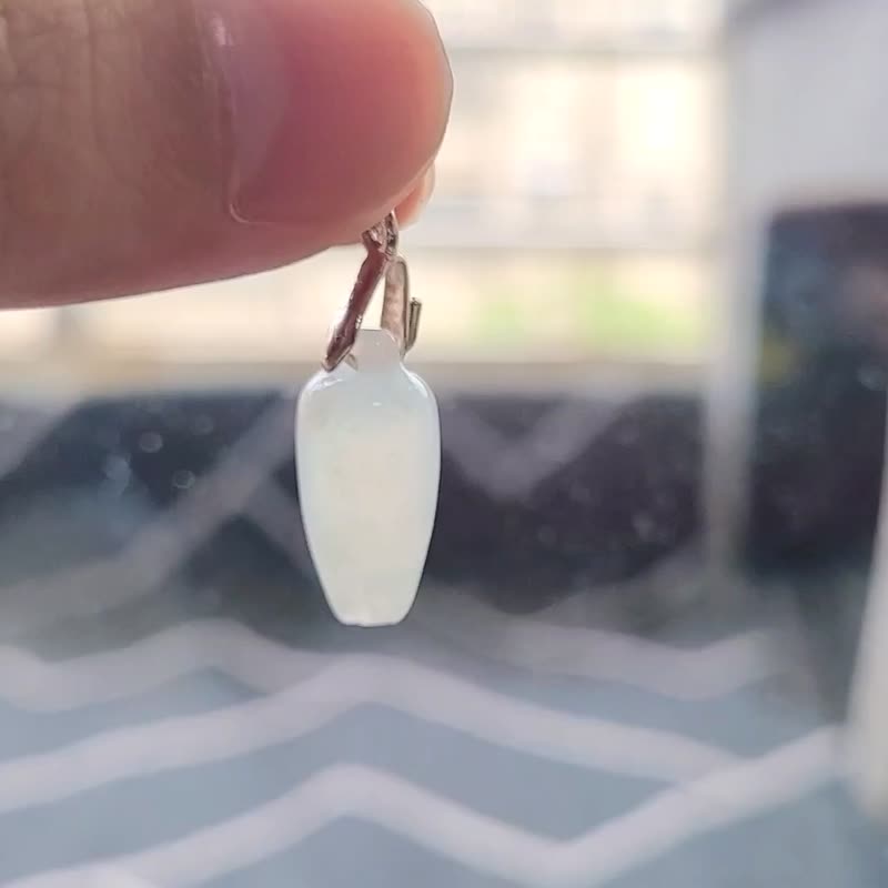 【亲翠】天然翡翠 白冰水路色花玉兰花925纯银锁骨链 - 项链 - 玉石 多色