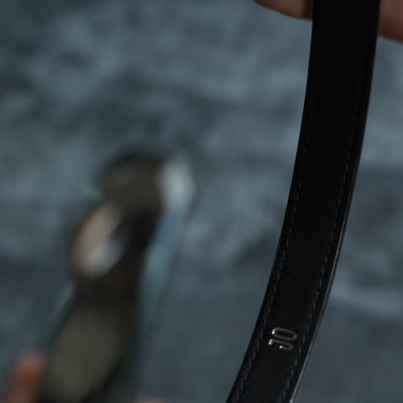 純手工牛皮簡約項圈真皮choker頸圈皮鈴鐺 顏色可選 定制刻字禮物 - 项链 - 真皮 多色