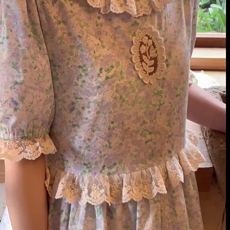 淺紫色 碎花 宮廷復古鏤空刺綉花邊圓領洋裝  古著風蛋糕連身裙 - 洋装/连衣裙 - 棉．麻 紫色