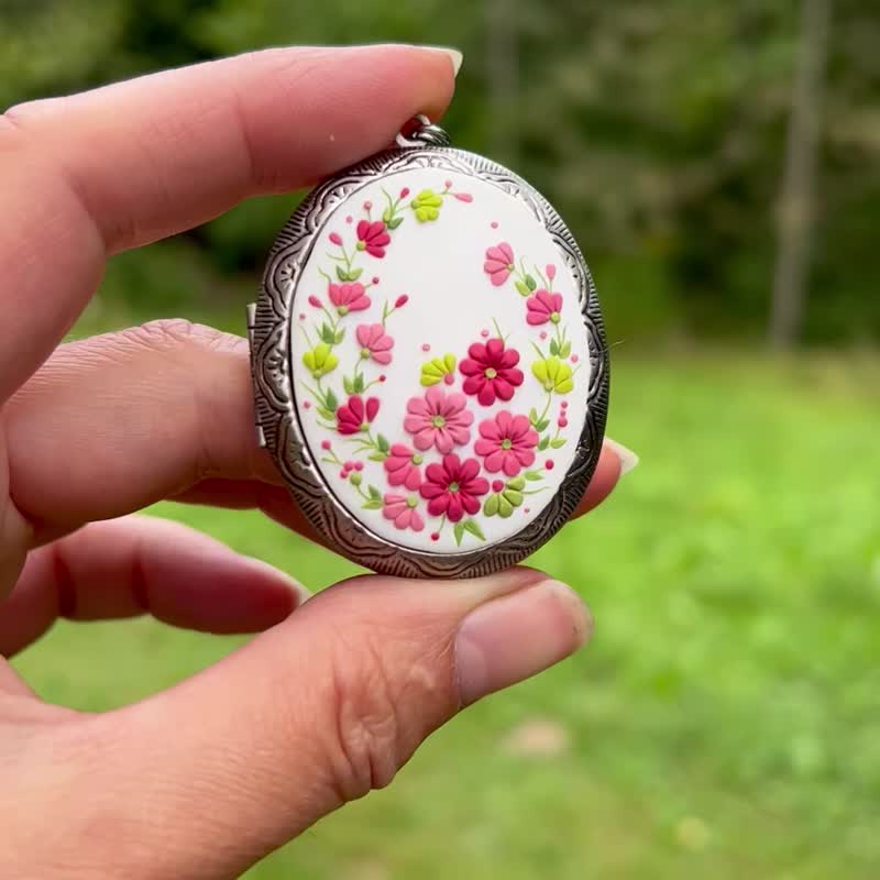 Photo Locket Necklace Pendant Floral Pendant Boho Jewelry Blooming Necklace - 项链 - 粘土 白色