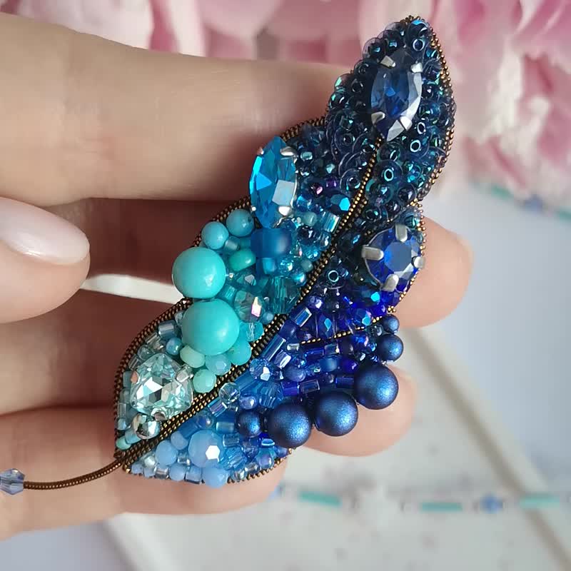 Turquoise Feather brooch beaded - 胸针 - 玻璃 蓝色