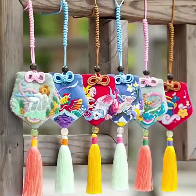 平安符手工刺绣diy材料包自绣初学 护身符 香囊 送朋友 - 吊饰 - 棉．麻 