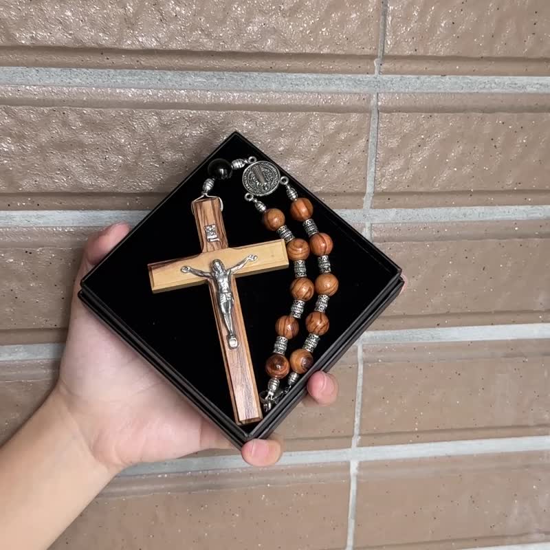 车挂玫瑰念珠 橄榄木 黑玛瑙 圣本笃 十字架 万用挂饰 8280000/41 - 吊饰 - 木头 黑色