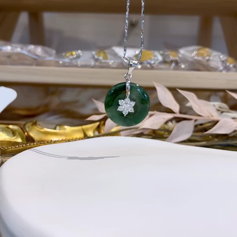 天然翡翠菠菜浓绿飘花缅甸A货平安扣闪钻雪花精工设计项链 - 项链 - 玉石 绿色