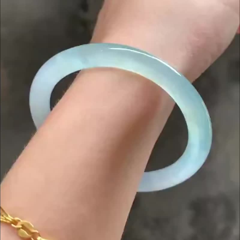 冰种翡翠天然翡翠玉镯A玉手镯 玉鈪 • 冰种晴蓝翡翠贵妃镯 - 手链/手环 - 玉石 蓝色
