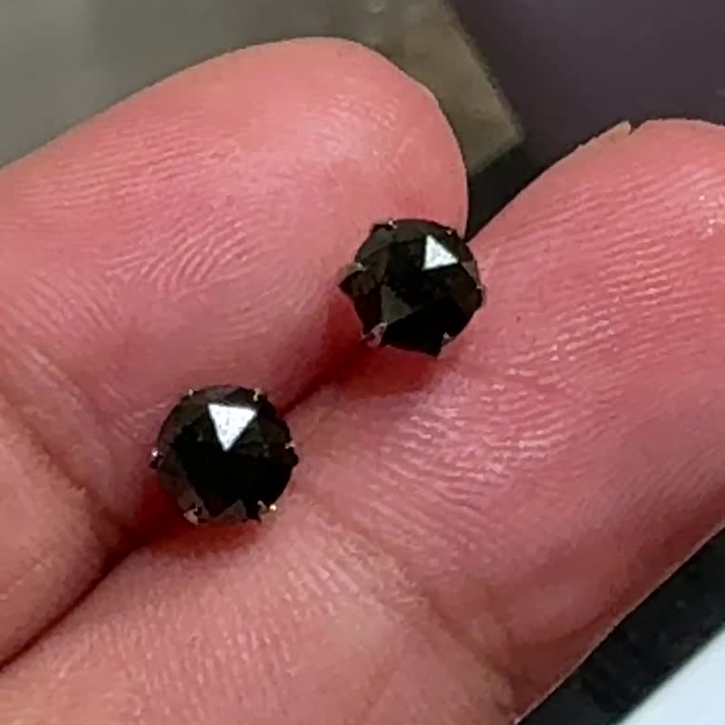 PT铂金黑色天然钻石耳钉 单颗50分 - 耳环/耳夹 - 钻石 黑色