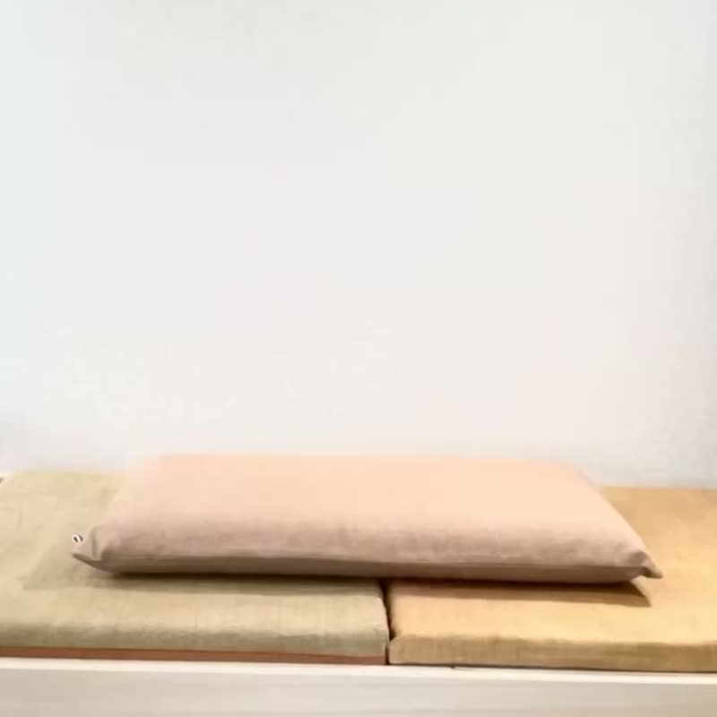 R-Zabuton Rectangle Cushion Japanese Cypress dyed Linen, 24x45cm / 9.4x17.7 in - 枕头/抱枕 - 棉 卡其色