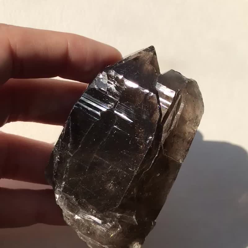 天然水晶黑水晶城堡骨干矿物摆件 黑武士 摆件 天然水晶 水晶  盆 - 摆饰 - 水晶 黑色
