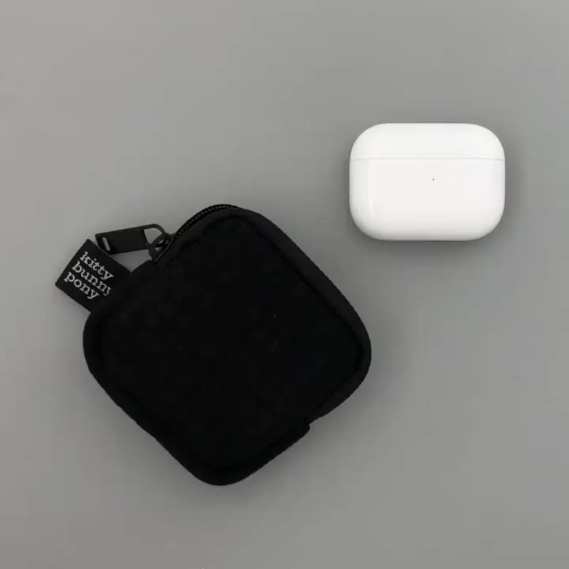 韩国 KBP Happy Bunny 快乐小兔 绗缝 Airpods 耳机收纳包 - 耳机收纳 - 棉．麻 黑色
