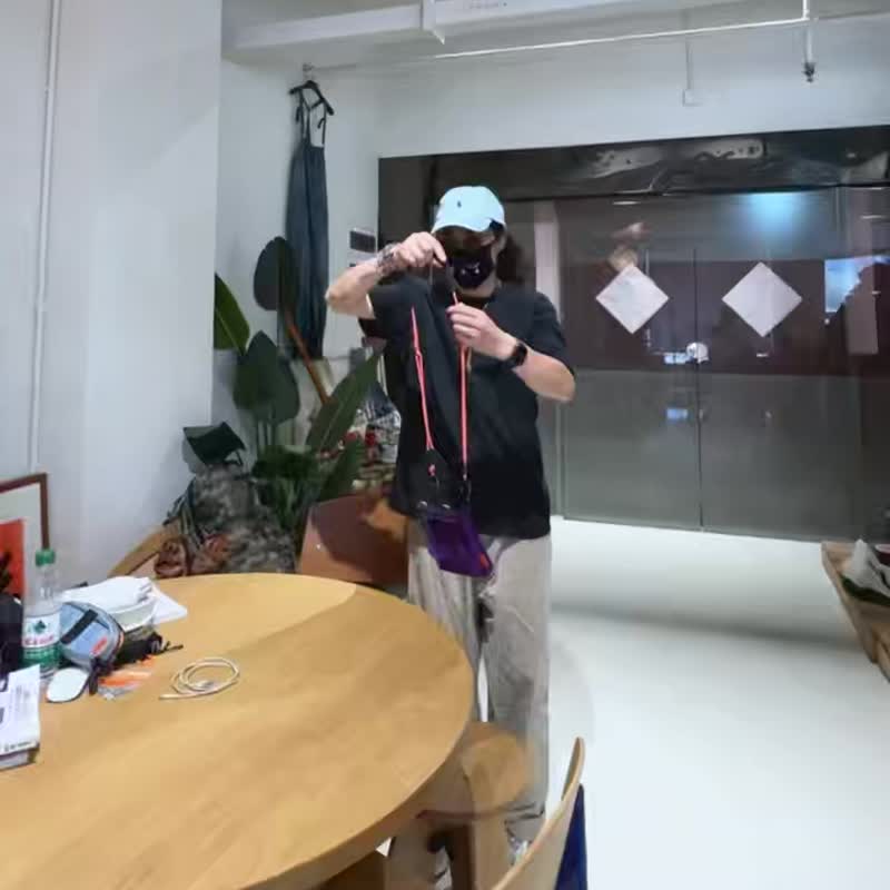 弹道尼龙潮流紫色手机包撞色肩带设计逛街百搭手机包 - 侧背包/斜挎包 - 尼龙 紫色