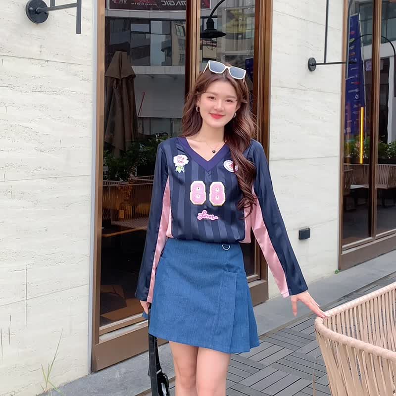 Nega C. 小花爱心V领球衣|粉紫色|无弹|无里衬 - 女装上衣 - 聚酯纤维 蓝色