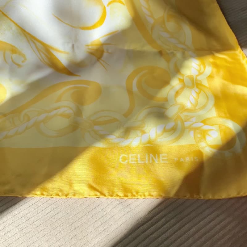 Celine 古董黄色鱼形图案装饰绳链边框方形丝巾 - 丝巾 - 丝．绢 黄色