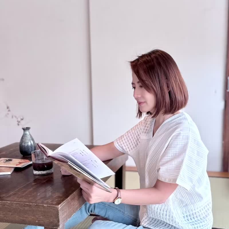 独一无二不对称文青风白色条纹拼接格纹洞洞棉麻罩衫四角衣四方衣 - 女装衬衫 - 棉．麻 白色