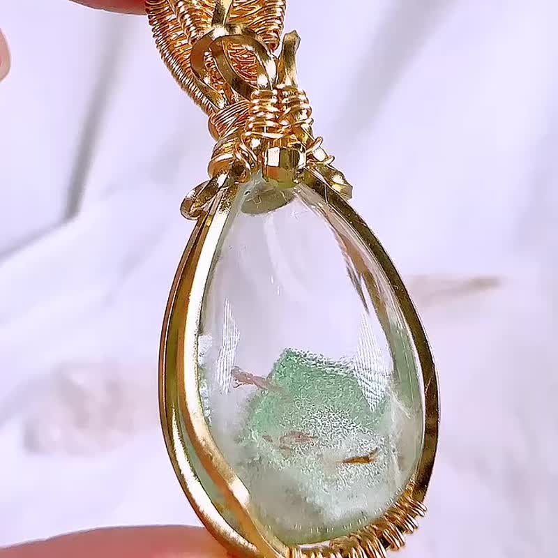 翠绿幽灵金字塔手工绕线吊坠 - 项链 - 水晶 绿色