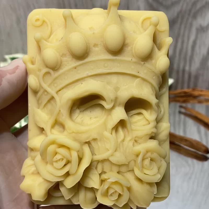骷髅王与玫瑰 金针酒萃精油手工皂 万圣节礼赠 冷制皂 - 肥皂/手工皂 - 其他材质 黄色