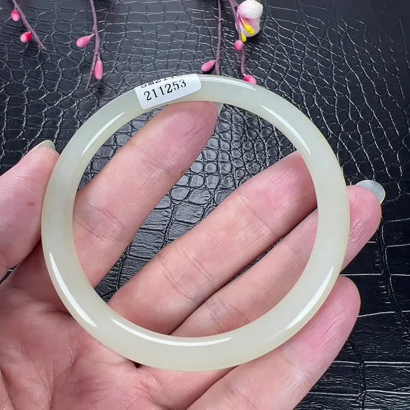 天然新疆和田玉晴水叮当镯圆条手镯  圈口58mm 玉质细腻温润 - 手链/手环 - 玉石 