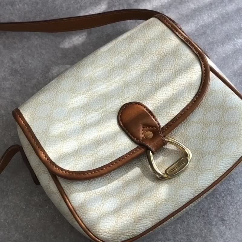 【日本直送 名牌中古包】CELINE 经典老花斜背包 白色马衔扣 PVC 皮革 迷你包 vintage ctjind - 侧背包/斜挎包 - 防水材质 白色
