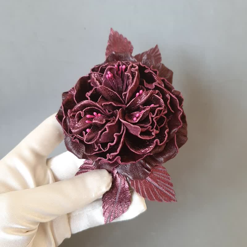 Bordo leather brooch for her Leather women's jewelry - 胸针 - 真皮 粉红色