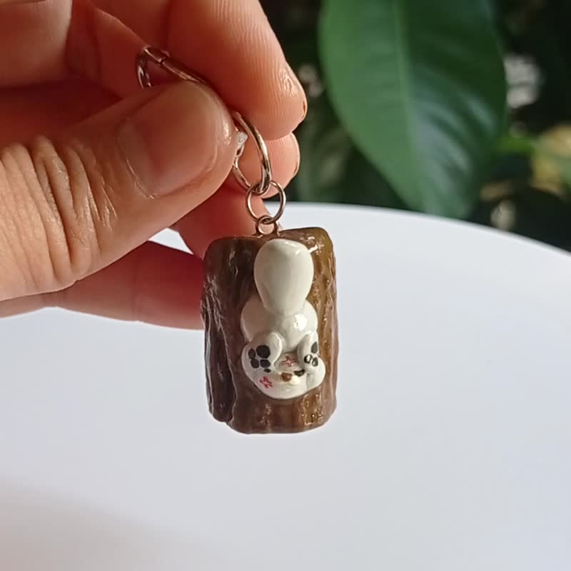 树洞里的虾夷雪松鼠钥匙圈：麻烦制造者 - 钥匙链/钥匙包 - 其他材质 