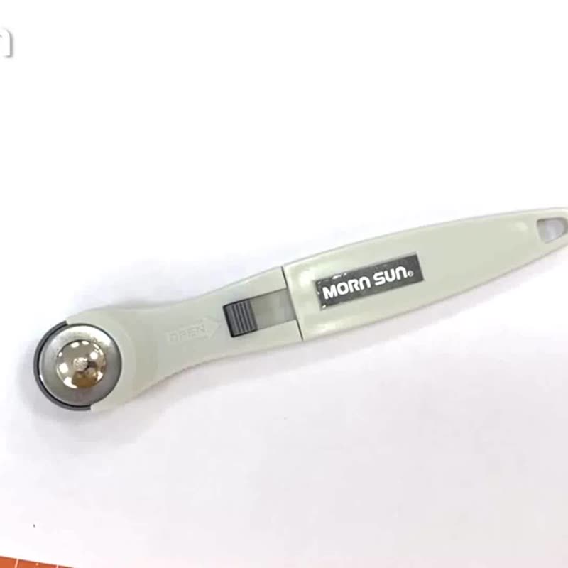 20mm事务型自动圆刀  办公文具 /工具刀 - 剪刀/拆信刀 - 塑料 银色