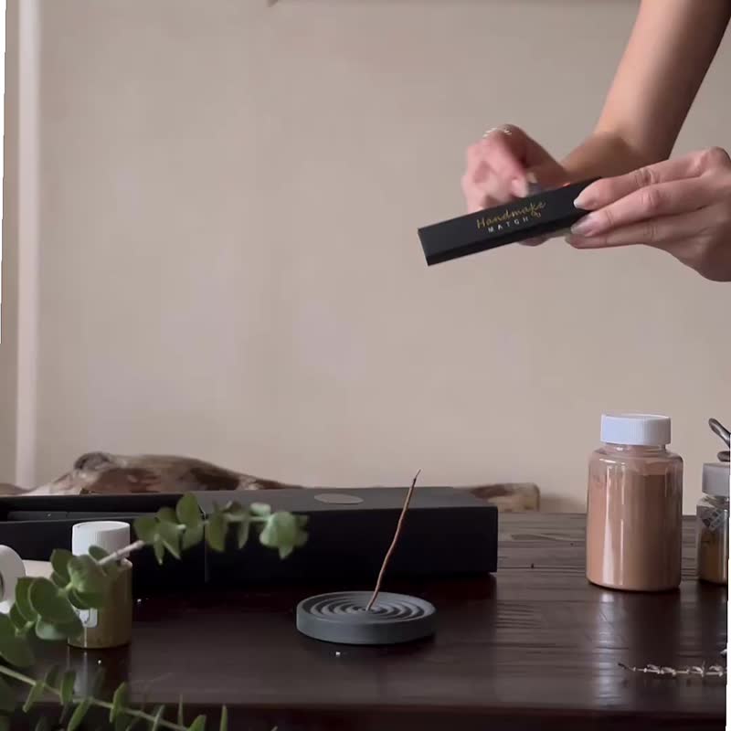 金星男子 X W/SCENT手作线香座礼盒组 - 香薰/精油/线香 - 树脂 黑色