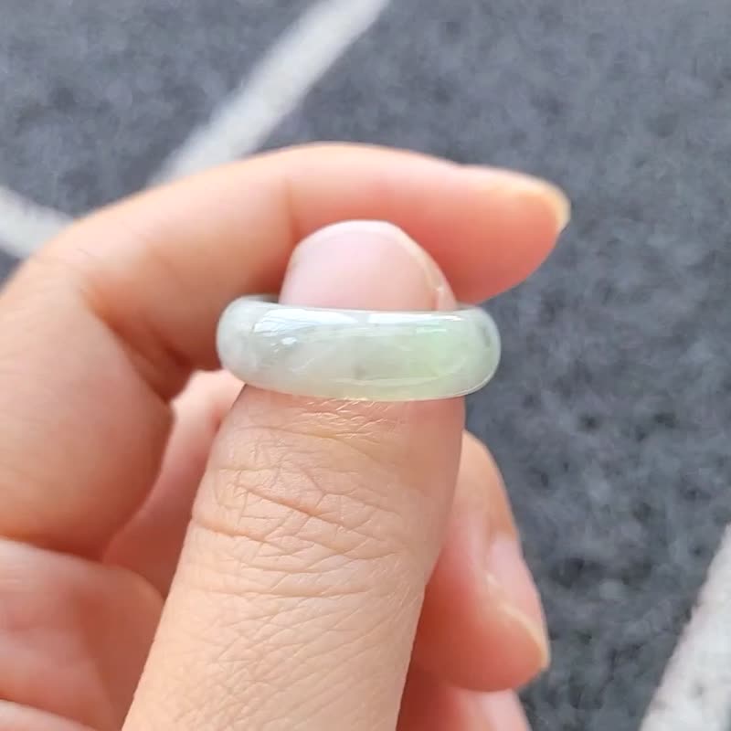 【亲翠】天然翡翠 冰清爽果绿飘花特色棉宽版手指镯10号戒圈 - 戒指 - 玉石 多色